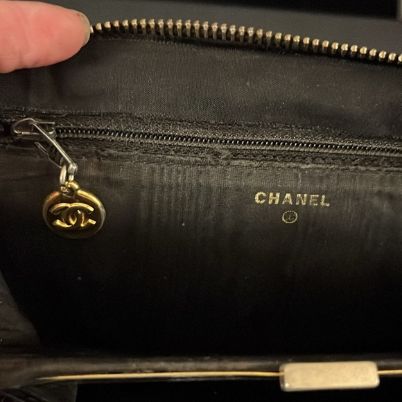 Vintage Chanel oversized black caviar leather zip around wallet - Picture 10 of 12
